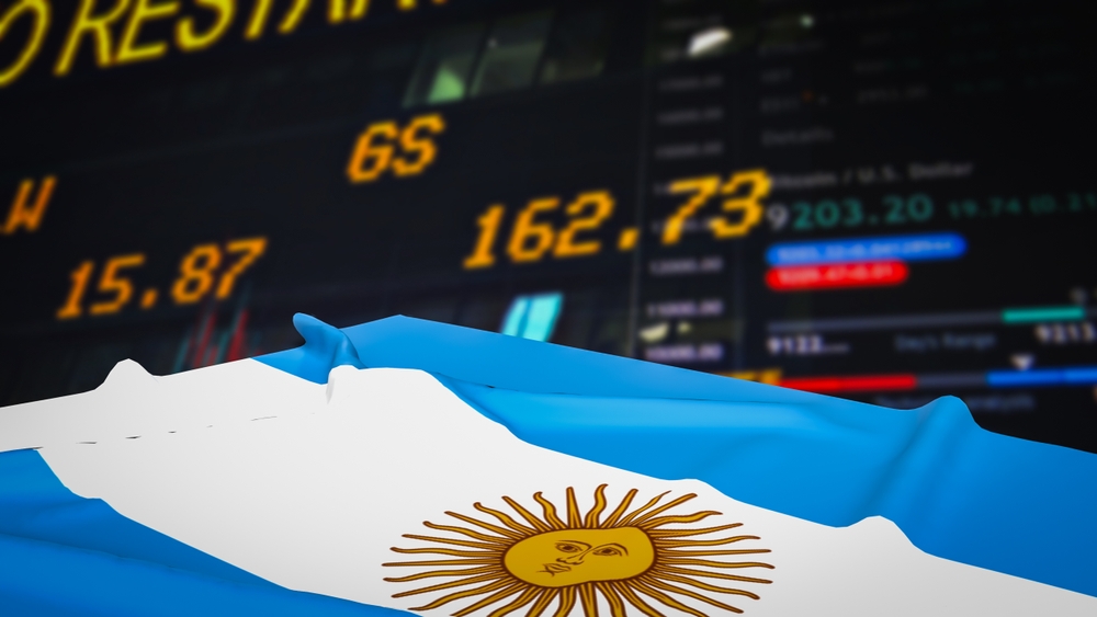 Karina Frota aborda recessão econômica argentina em coluna no jornal O Povo