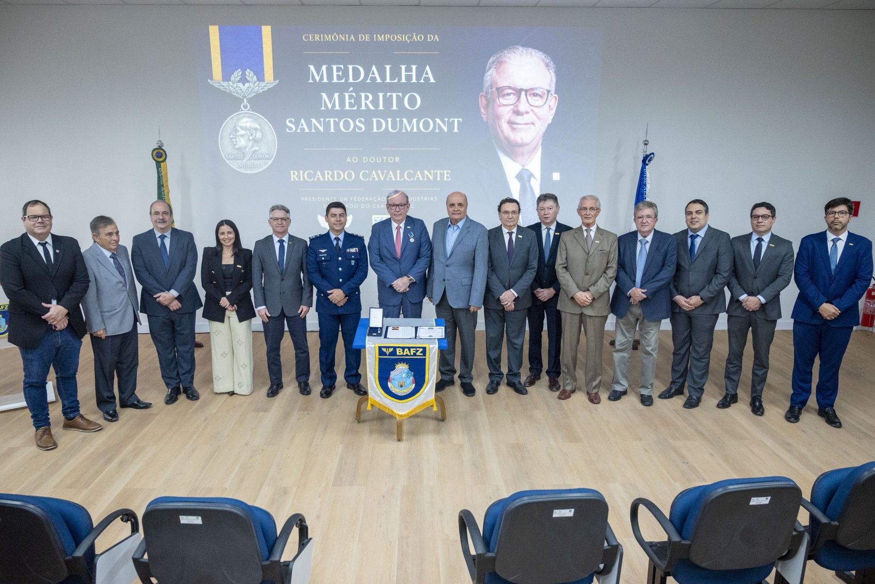 Presidente da FIEC recebe Medalha Mérito Santos Dumont, em reconhecimento a contribuições junto à Força Aérea Brasileira