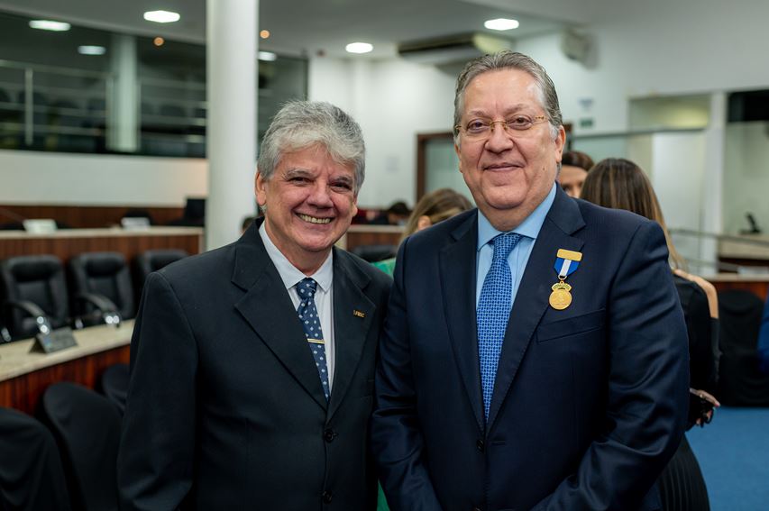 FIEC prestigia entrega da Medalha Boticário Ferreira ao Vice-Presidente do TCE-CE, Valmiro Távora
