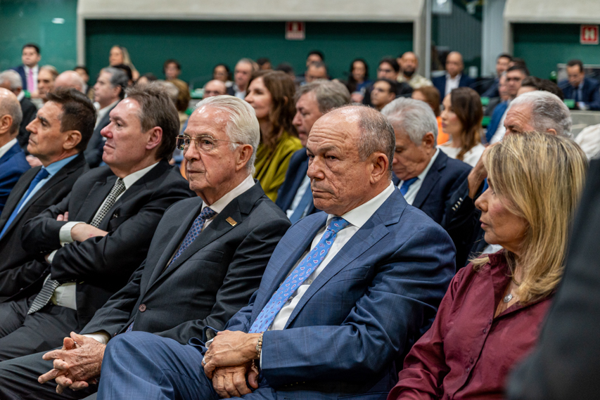 FIEC prestigia sessão solene pelos 35 anos do Supermercado Pinheiro na Alece