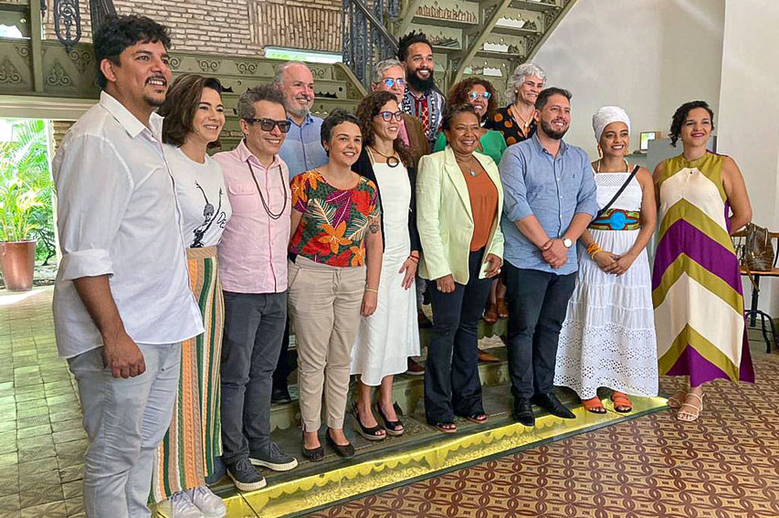 Ministra da Cultura visita Museu da Indústria durante agenda oficial em Fortaleza
