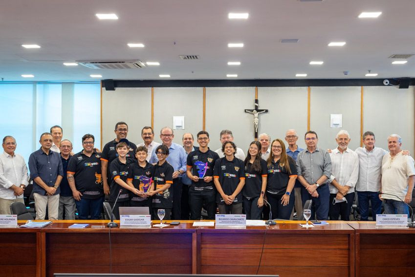 Estudantes campeões nacionais de robótica recebem reconhecimento da FIEC em reunião do Conselho SESI SENAI