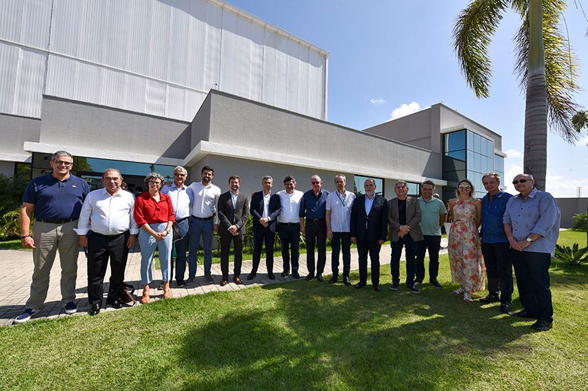 Ricardo Cavalcante recebe comitiva portuguesa no Observatório da Indústria e visita empresa cearense de pesca Compex