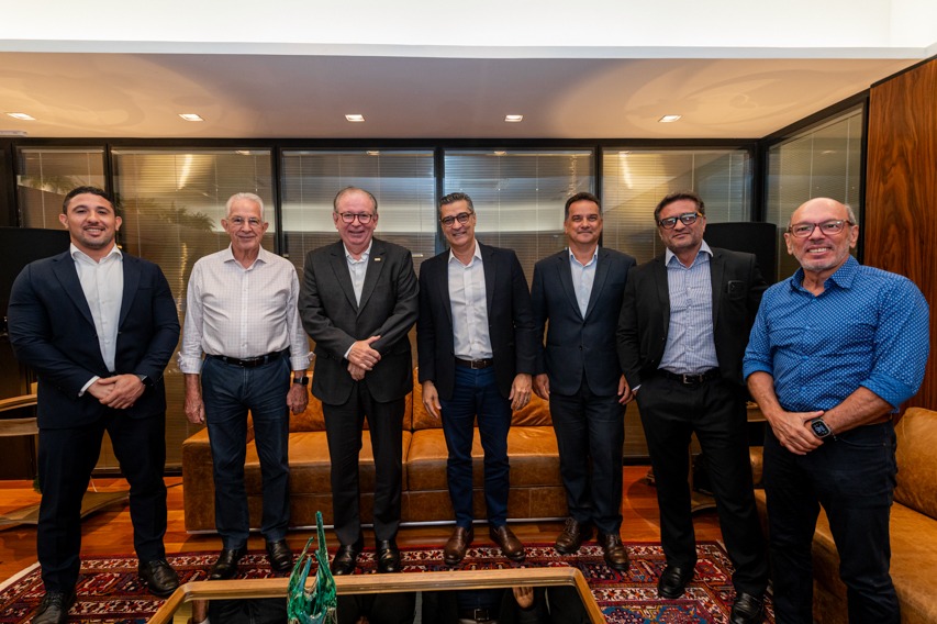 Ricardo Cavalcante recebe executivos da Nokia em visita de cortesia