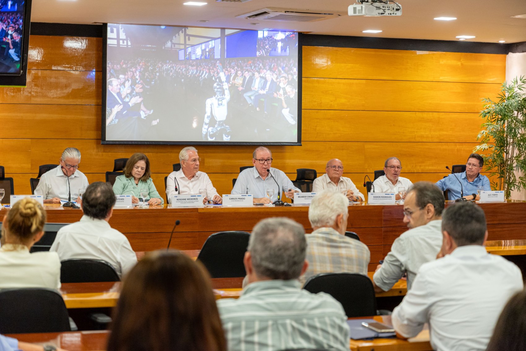 FIEC empossa nova diretoria do Sindiconfecções e novo Diretor de Tecnologia durante reunião da Diretoria Plena