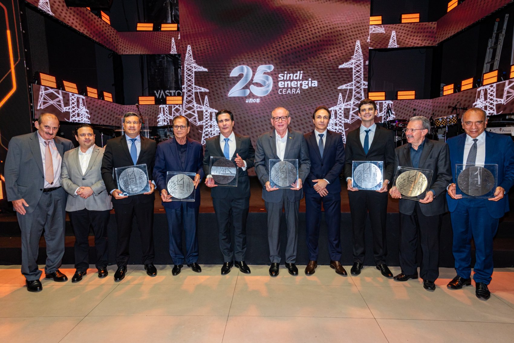 Sindienergia celebra 25 anos e homenageia lideranças que impulsionam o setor energético cearense