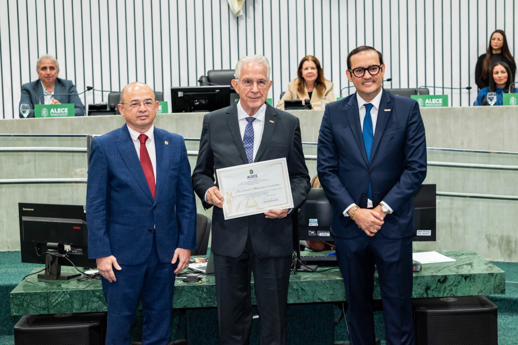 Sindquímica-CE celebra 40 anos com homenagem da Alece e reconhecimento a lideranças da indústria