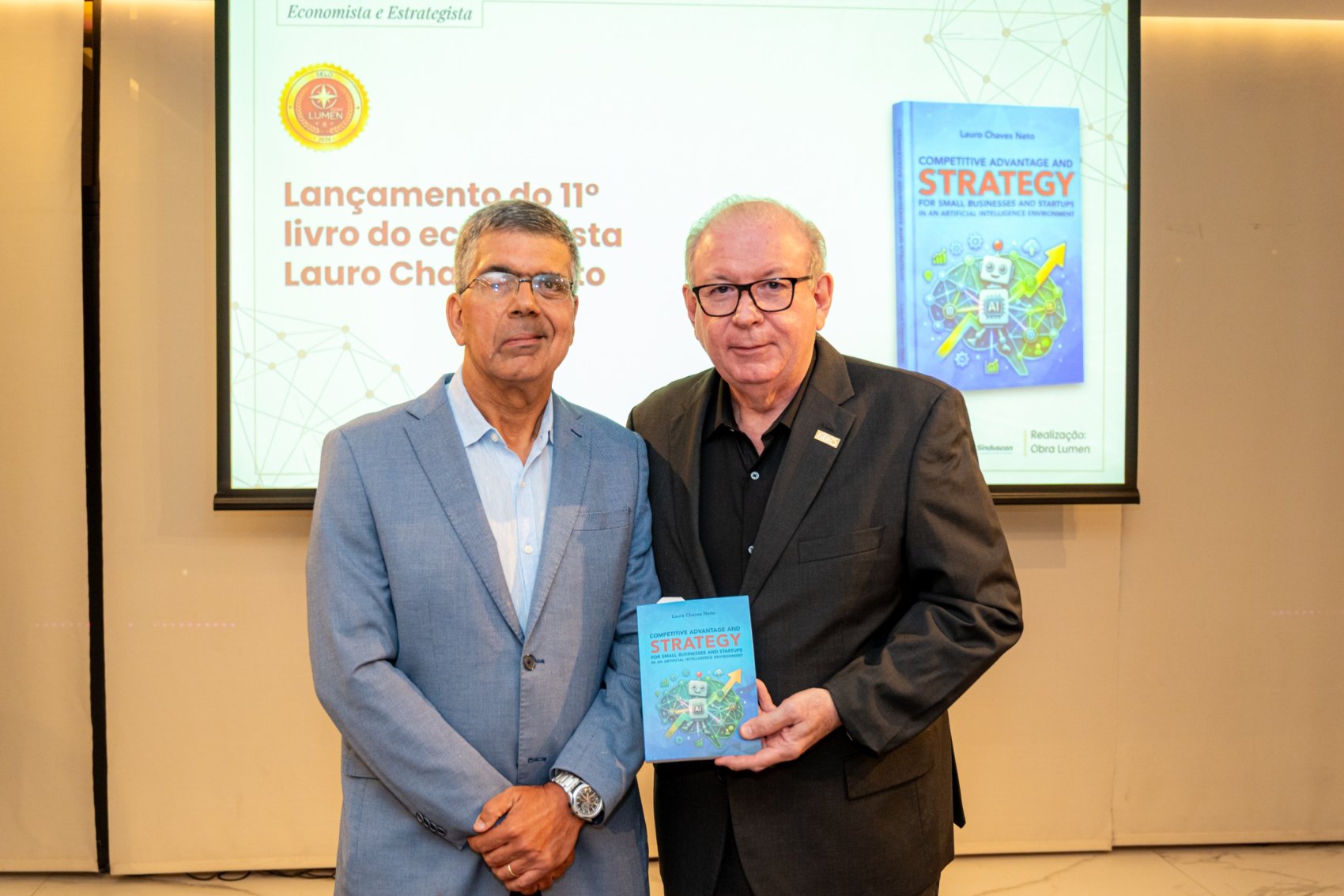 Assessor econômico da FIEC lança livro sobre inteligência artificial e competitividade para  pequenas empresas na Casa da Indústria