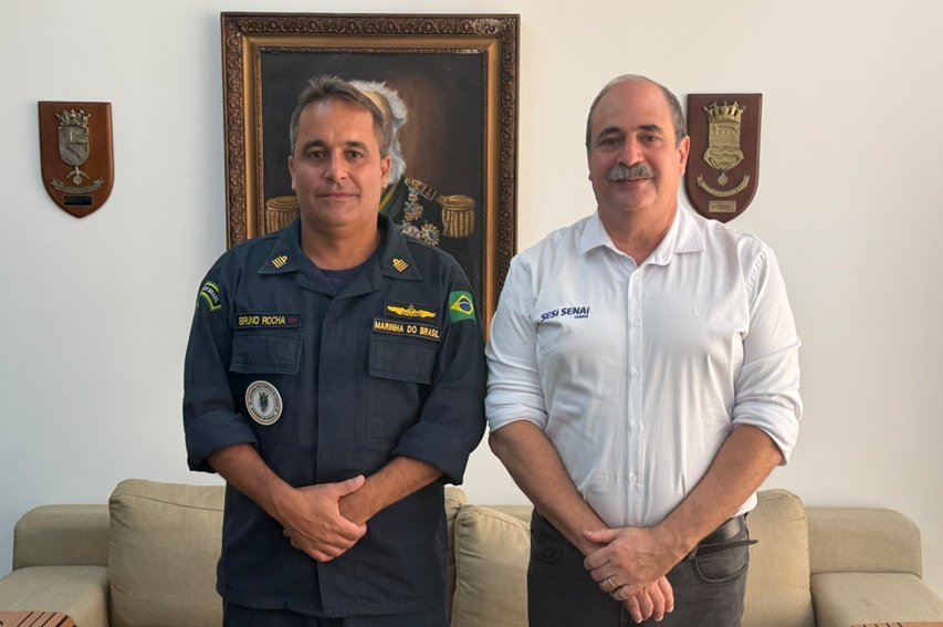 Paulo André Holanda apresenta atuação do SESI e SENAI Ceará em visita à Capitania dos Portos