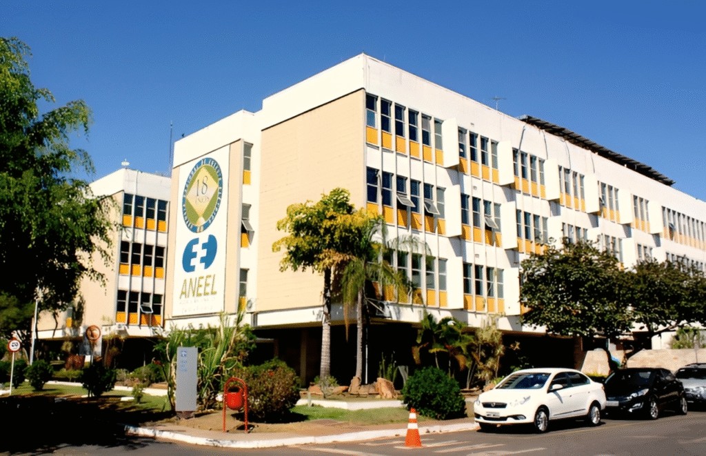 Aneel aprova recálculo das tarifas da Enel Ceará e clientes terão redução média de 5,87%